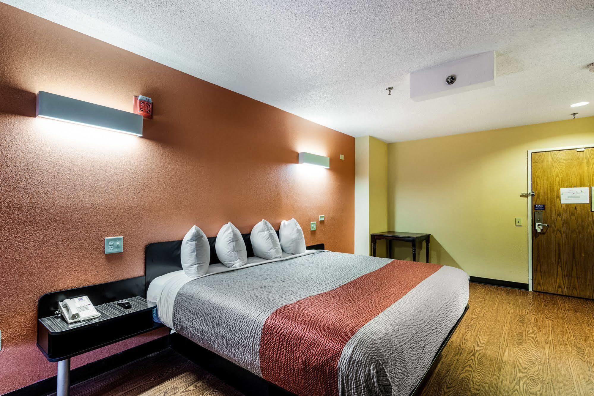 Motel 6-Libertyville, Il ภายนอก รูปภาพ